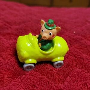Richard Scarry's Busytown Pig in Green Car Plastic Vehicle Piggy 1.5" tall 1996